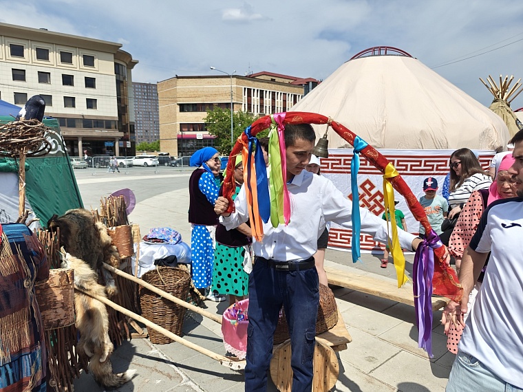 Летаем на дроне и разгадываем калмыцкие головоломки. Как в Тюмени проходит фестиваль «Мост Дружбы»