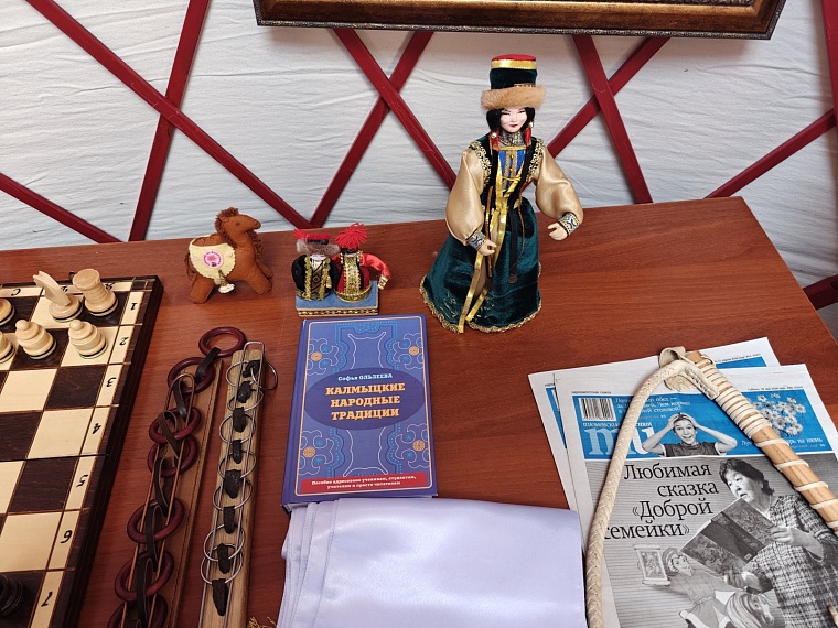 Летаем на дроне и разгадываем калмыцкие головоломки. Как в Тюмени проходит фестиваль «Мост Дружбы»