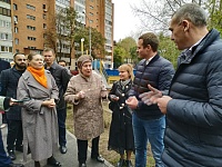 Жильцам высотки на улице Елизарова благоустроили двор через два года после собрания