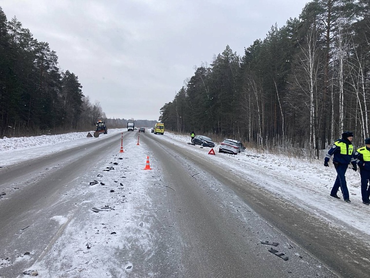 На трассе Курган - Тюмень в дорожной аварии погибла женщина