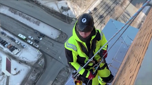 Страх обязательно должен быть: тюменские промышленные альпинисты рассказали о своей работе