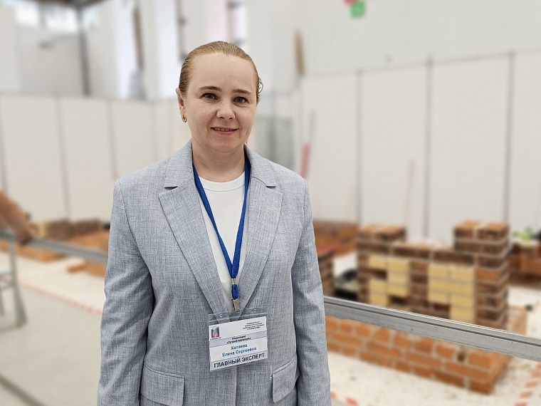 За шесть часов 240 кирпичей: в Тюмени выбирают лучшего каменщика