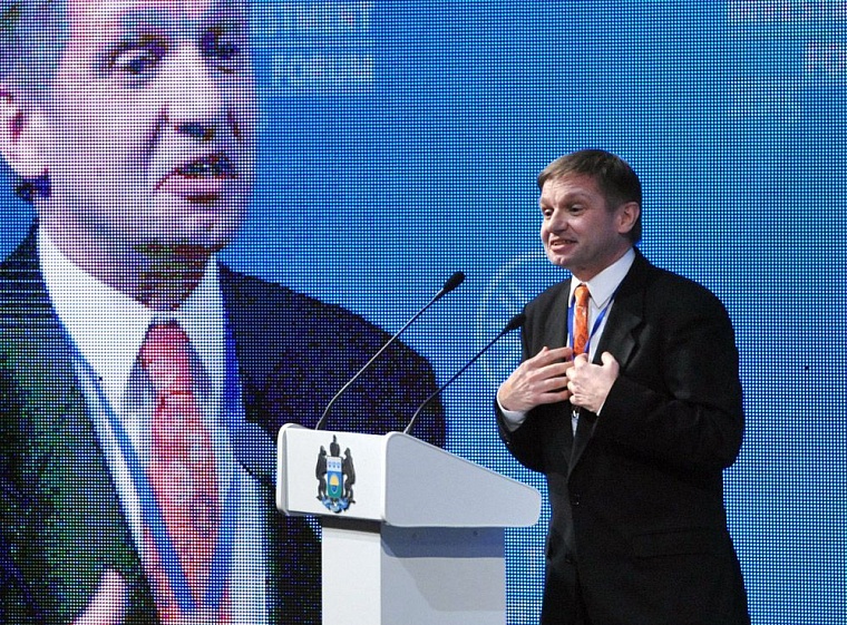 Владимир Якушев предложил отложить закон об аттестации рабочих мест на три года