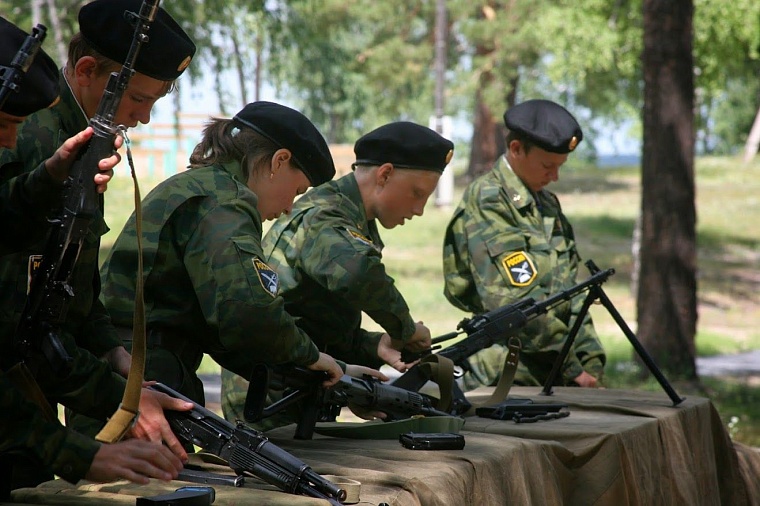 Воспитанники спецклассов отрабатывают знания «в поле»