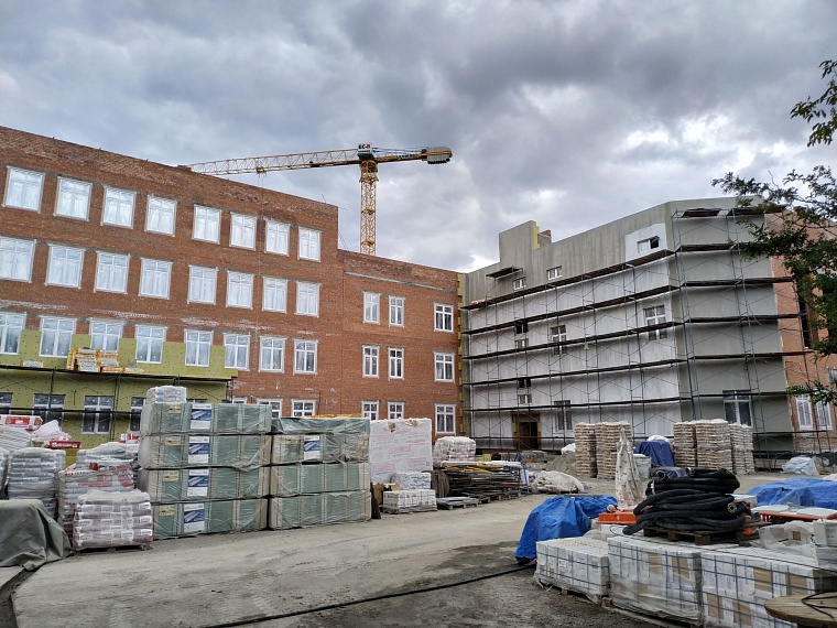 Новую школу у Комсомольского сквера в Тюмени планируют сдать до конца этого года