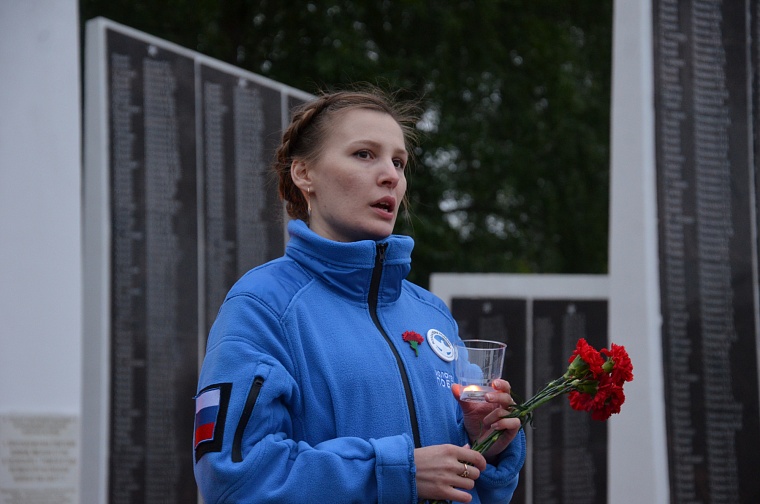 В Тюмени на рассвете прошла акция "Свеча Памяти"