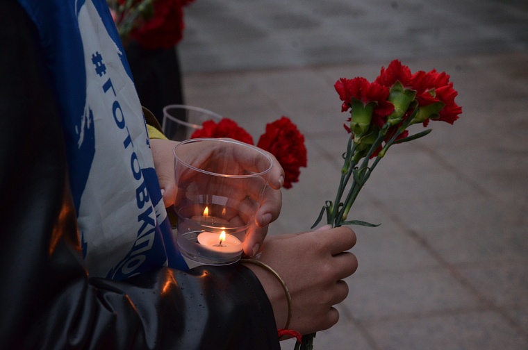 В Тюмени на рассвете прошла акция "Свеча Памяти"