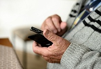 Нуждающимся пенсионерам предложили безвозмездно предоставлять планшеты