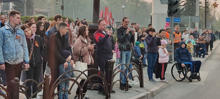 В Тюмени на перекрестке у технопарка остановили движение