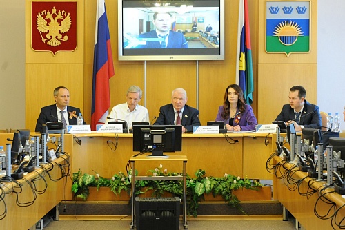 Молодые депутаты предложили создать сквер семьи и обновить памятник