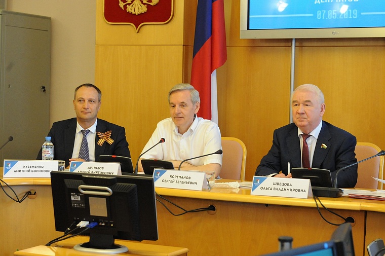 Молодые депутаты предложили создать сквер семьи и обновить памятник