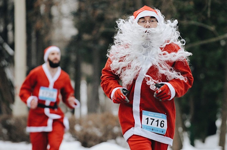 Афиша на уик-энд: забег Дедов Морозов, парад саней и «Ключи от сказки»