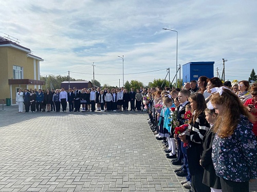 Губернатор Александр Моор открыл обновленную школу в селе Княжево