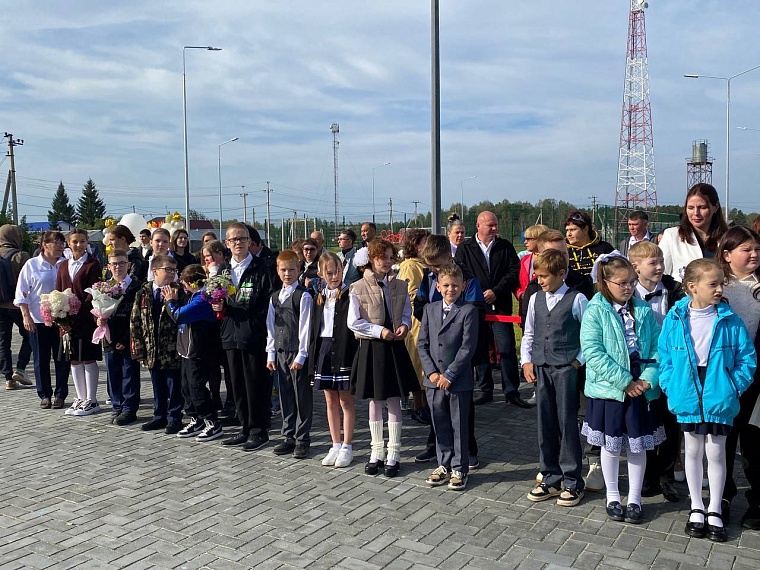 Губернатор Александр Моор открыл обновленную школу в селе Княжево