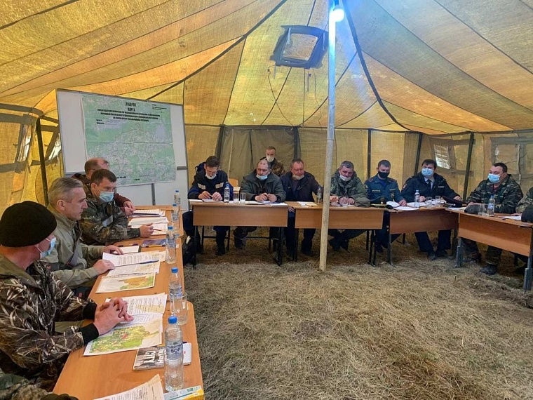 Губернатор Тюменской области поручил усилить пожарные части районов с крупными пожарами