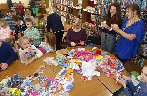 Тюменские ребята своими руками изготовят куклу Масленицу