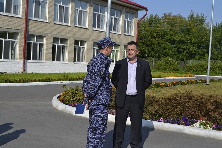 Главный федеральный инспектор отметил доверие родителей к Луговской школе