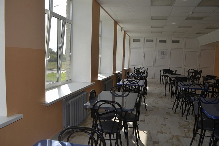 Главный федеральный инспектор отметил доверие родителей к Луговской школе