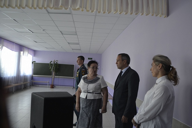 Главный федеральный инспектор отметил доверие родителей к Луговской школе