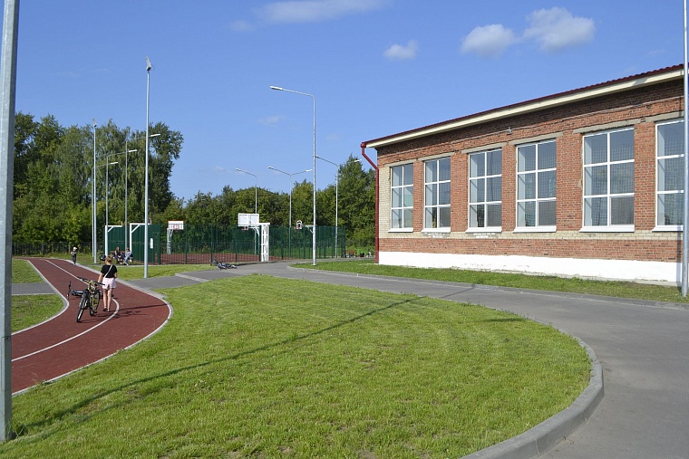 Главный федеральный инспектор отметил доверие родителей к Луговской школе