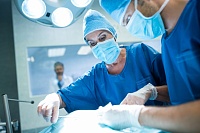 Тобольские врачи спасли жизнь травмированному в ДТП, а заодно удалили злокачественную опухоль