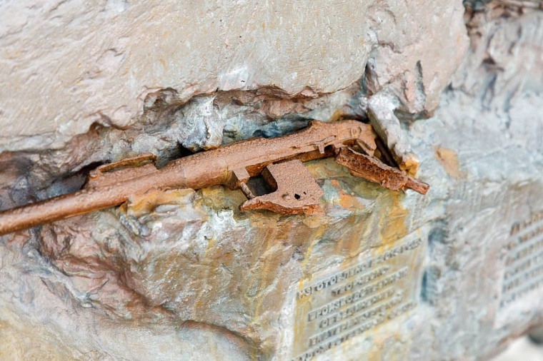 Историческое событие 7 ноября отражено на барельефе в Тюмени