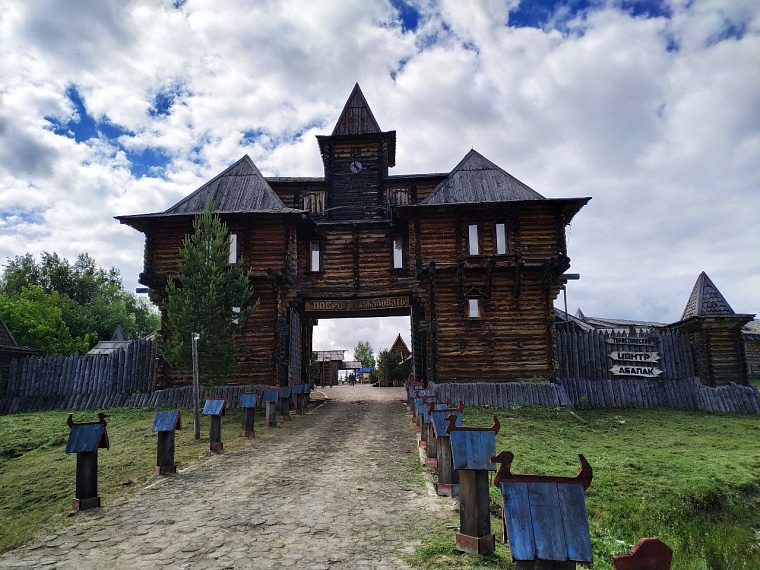 Вход в туркомплекс 