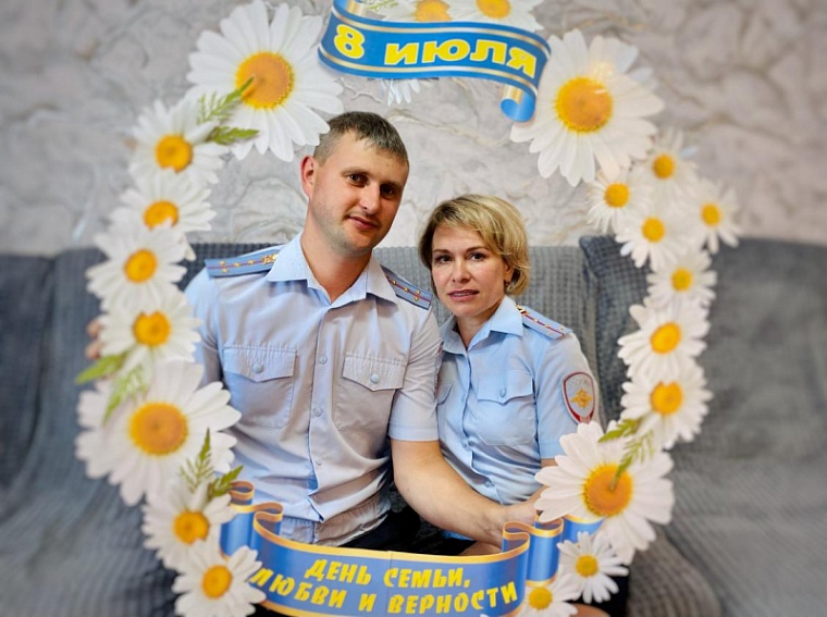 Тюменские супруги-полицейские рассказали историю своей любви