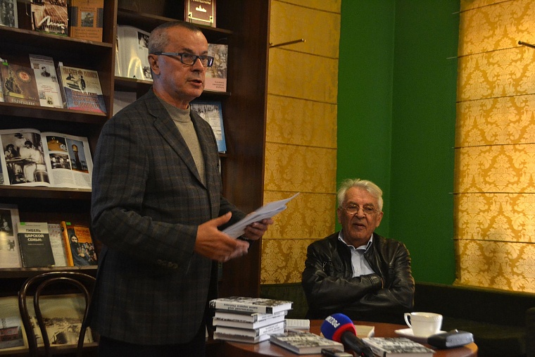 Читатели увлеклись и написали книгу