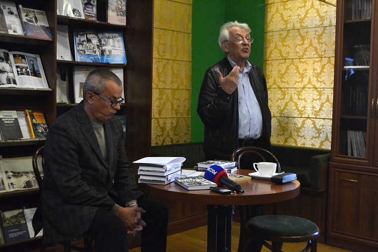 Читатели увлеклись и написали книгу