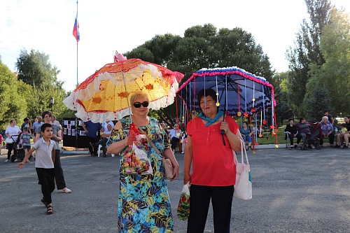 Праздничная программа в честь Дня рождения Тюмени собрала сотни тюменцев в Сквере 65-летия Победы