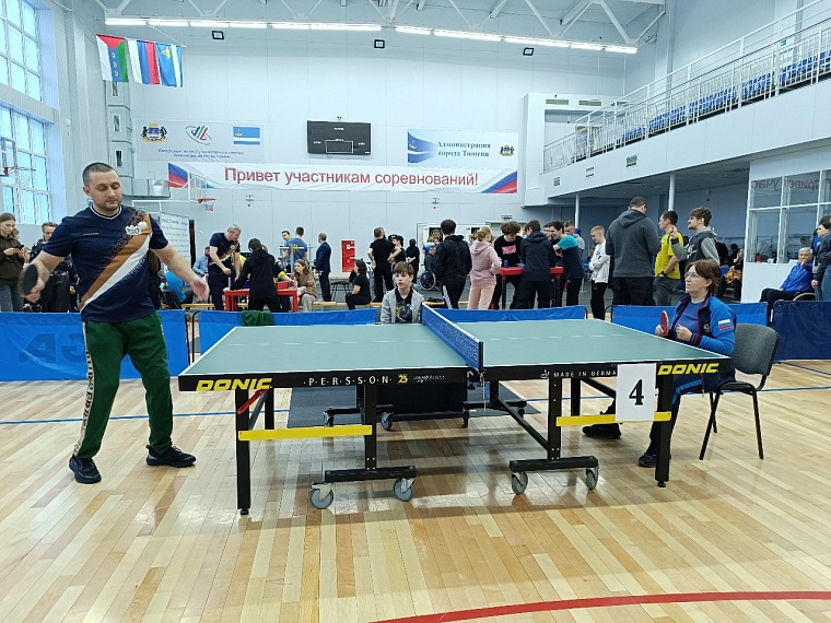 Тюменский ветеран СВО играет в теннис и занимается боксом на протезах