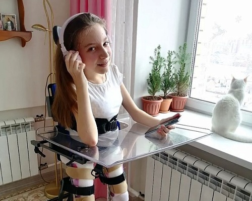 Юной тюменке со СМА Кате Захаровой в мае проведут операцию в Германии