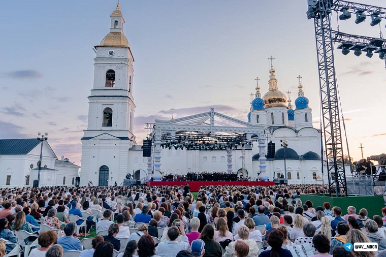 Александр Моор в восторге от фестиваля «Лето в Тобольском кремле»