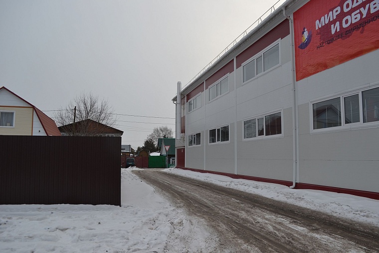 Неудобное соседство: тюменская семья готова покинуть свой дом