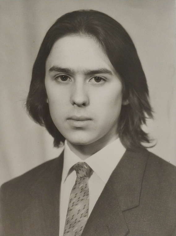 Чужое платье, потайной бар и спирт из пробки — редакция "Вслух.ру" вспоминает выпускные