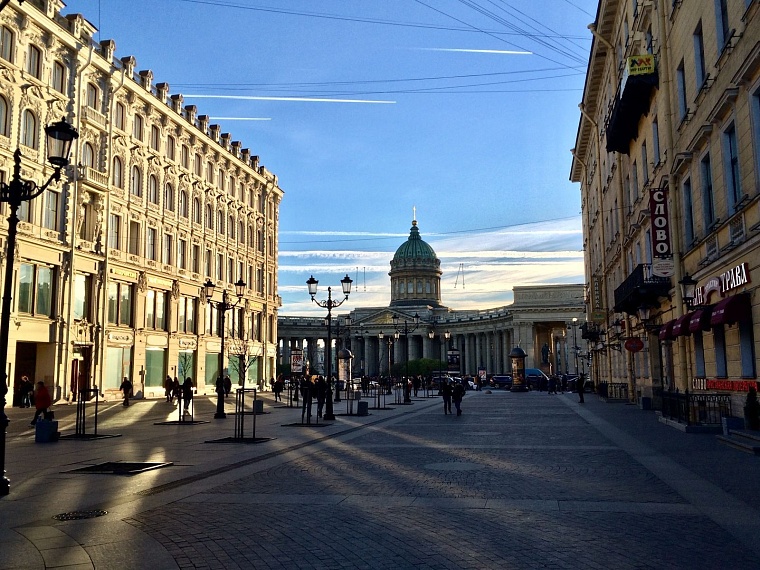Пока вы спали: машинист метро отказался от денег,  досрочный ЕГЭ завершен, а «Время первых» выходит в прокат