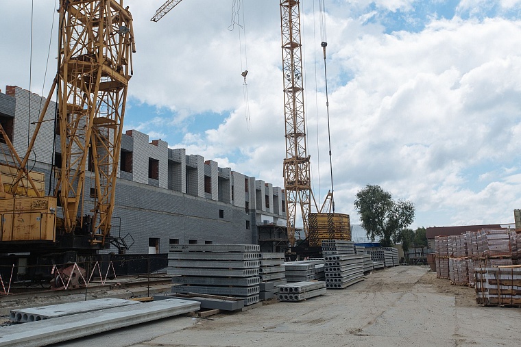 Строительство жилого комплекса с высоты птичьего полета