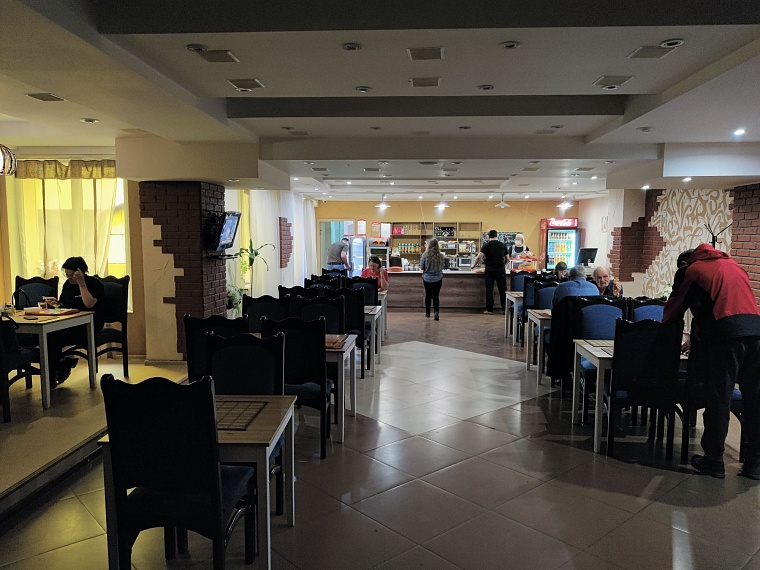 Темный зал вызывает желание уснуть