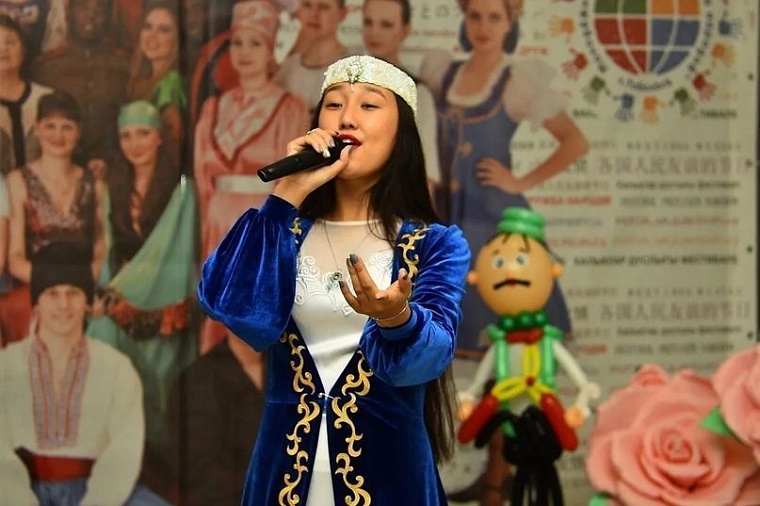 Афиша на уик-энд: жаркие вечеринки, своп и нотки гранжа