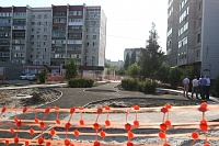 В тюменских дворах появляются "гибкие" бетонные бордюры