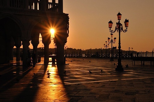 Пока вы спали: в Италии открыли памятник русскому офицеру, ОСАГО поправят, а Саакашвили не хочет ехать в багажнике