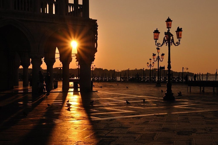 Пока вы спали: в Италии открыли памятник русскому офицеру, ОСАГО поправят, а Саакашвили не хочет ехать в багажнике