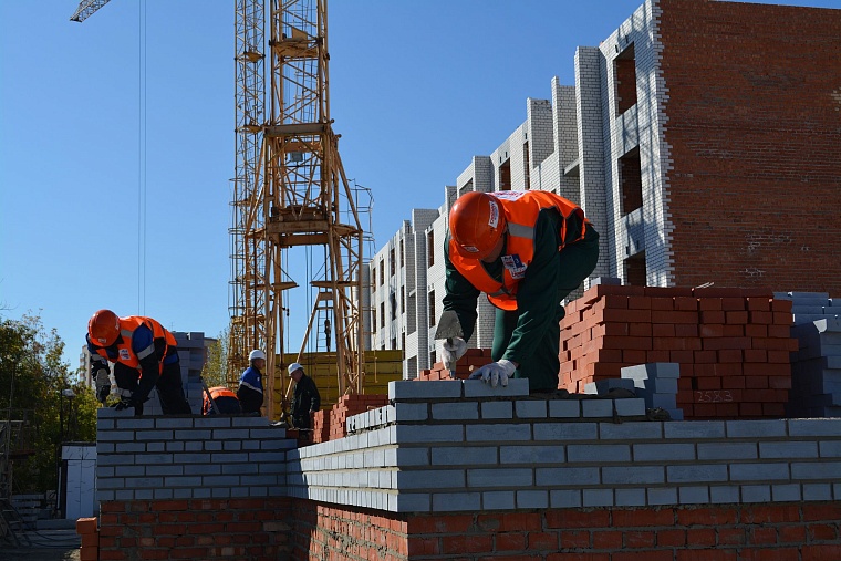 Лучшим каменщиком области стал Алексей Макаров