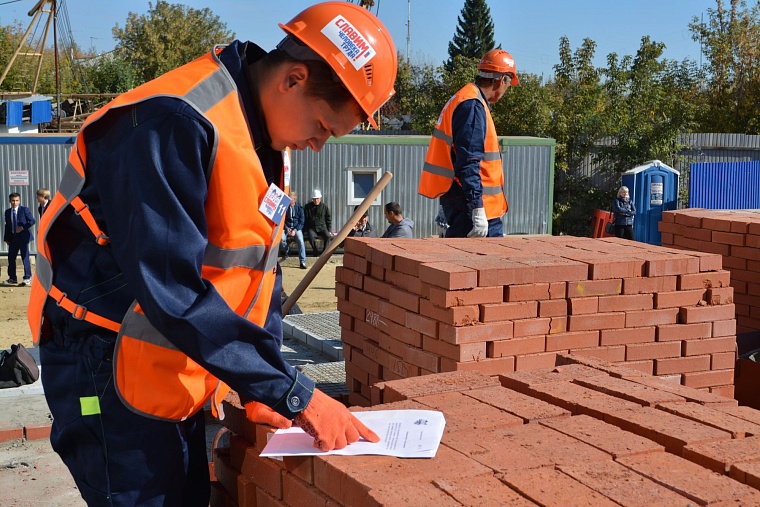 Лучшим каменщиком области стал Алексей Макаров