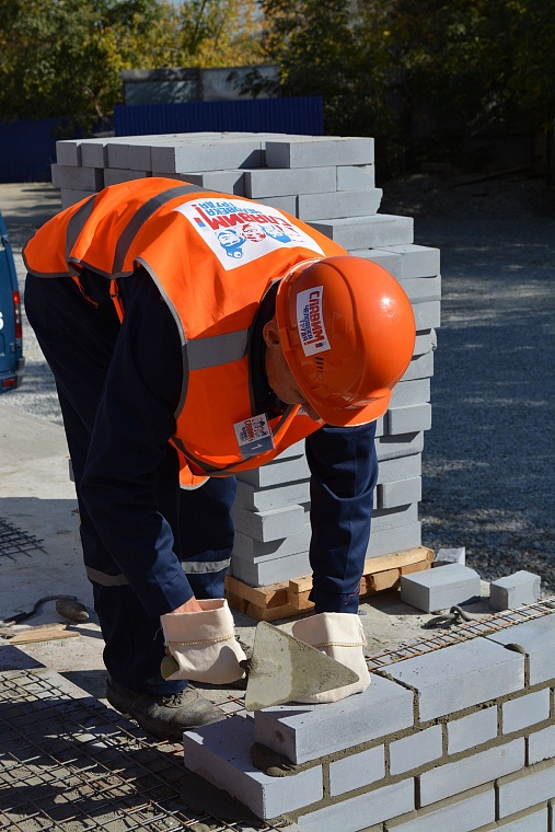 Лучшим каменщиком области стал Алексей Макаров