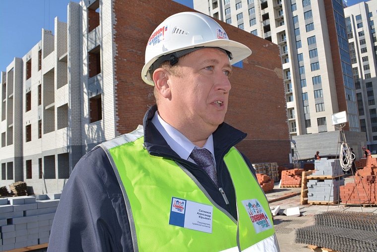 Лучшим каменщиком области стал Алексей Макаров