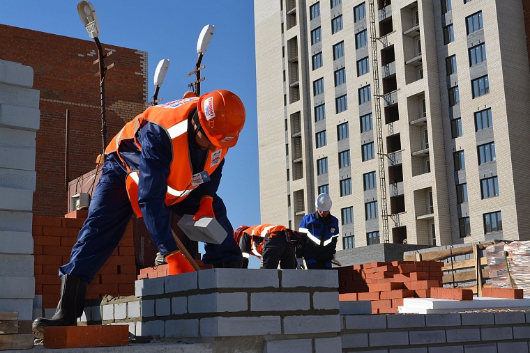 Лучшим каменщиком области стал Алексей Макаров