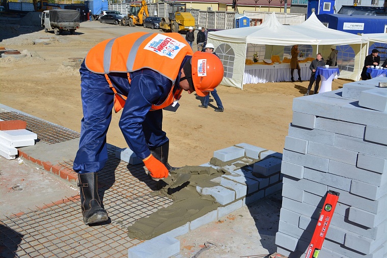 Лучшим каменщиком области стал Алексей Макаров