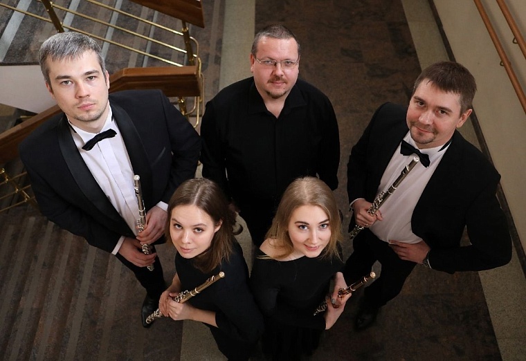 Афиша на уик-энд: Библионочь, первые сплавы и открытие авторетросезона